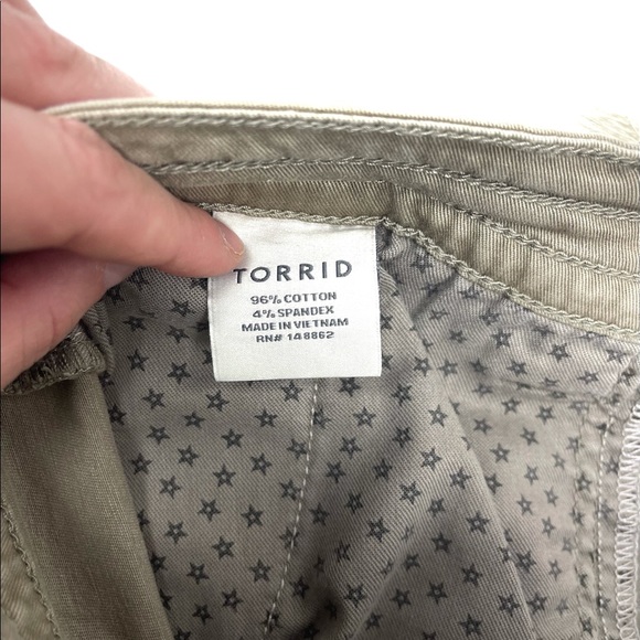 Torrid NWT Khaki Military Short Shorts size 22 - Picture 5 of 9